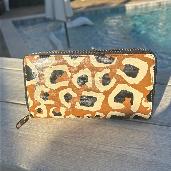 Gucci Leather Leopard Print Zip Around Wallet - Picture 4 of 9